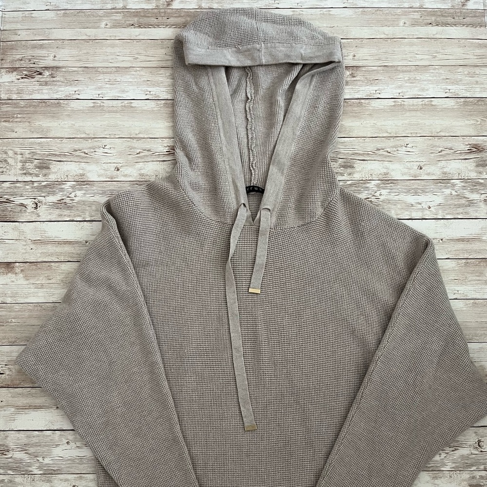 Long sleeve Cyrus jacket. Size small